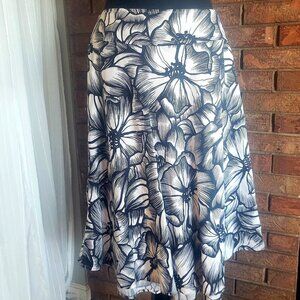 Metro Wear A-Line Black & White Floral Skirt - Size M